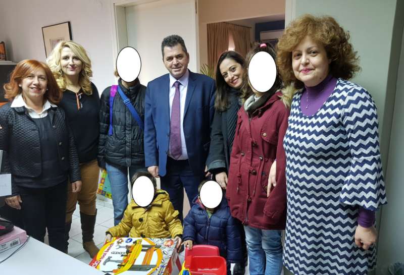 Eκατοντάδες παιχνίδια σε παιδιά ευπαθών κοινωνικών ομάδων, προσφορά ανώνυμου δωρητή