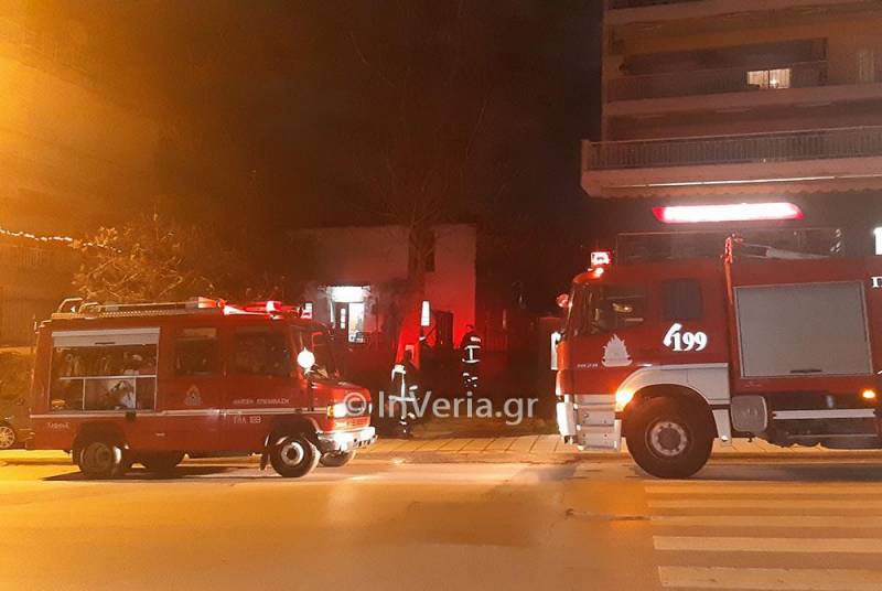 Φωτιά σε μονοκατοικία στην Βέροια – Άμεση επέμβαση της Πυροσβεστικής