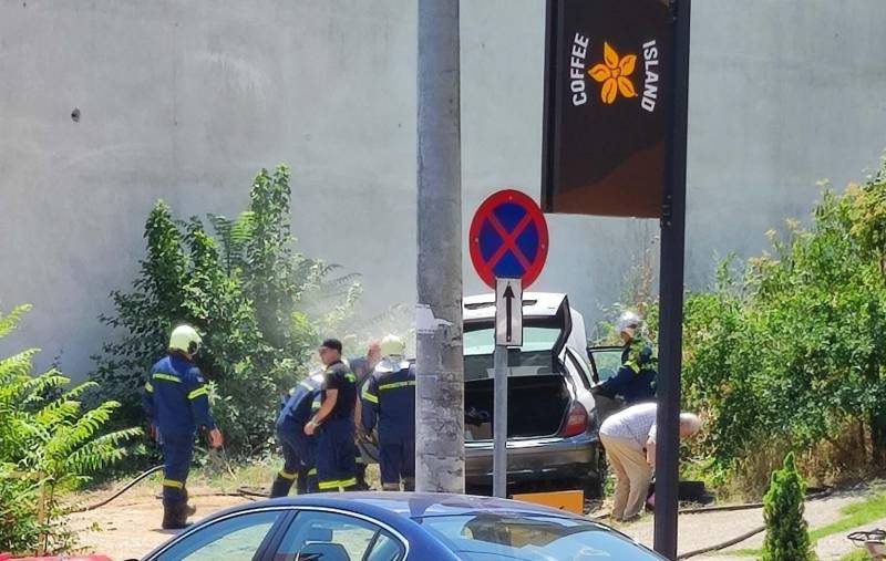 Πήρε φωτιά ΙΧ στην Βέροια
