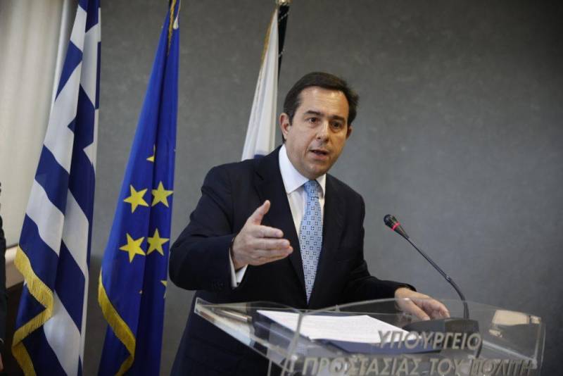 Μηταράκης: Στη ΔΕΘ η παρουσίαση της νέας ταυτότητας – Θα έχει διάρκεια 10 χρόνια – Στα 10 ευρώ το κόστος