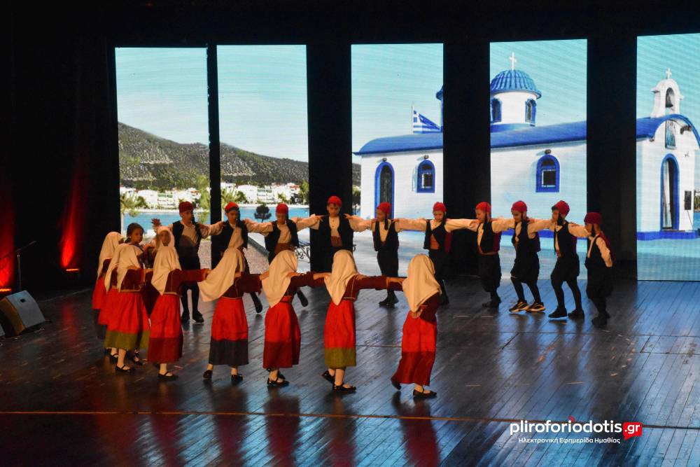 «Όλου του κόσμου τα καλά στις εποχές σπαρμένα…» – Μαγευτικό ταξίδι παράδοσης και συναισθήματος από το Λύκειο Ελληνίδων Βέροιας