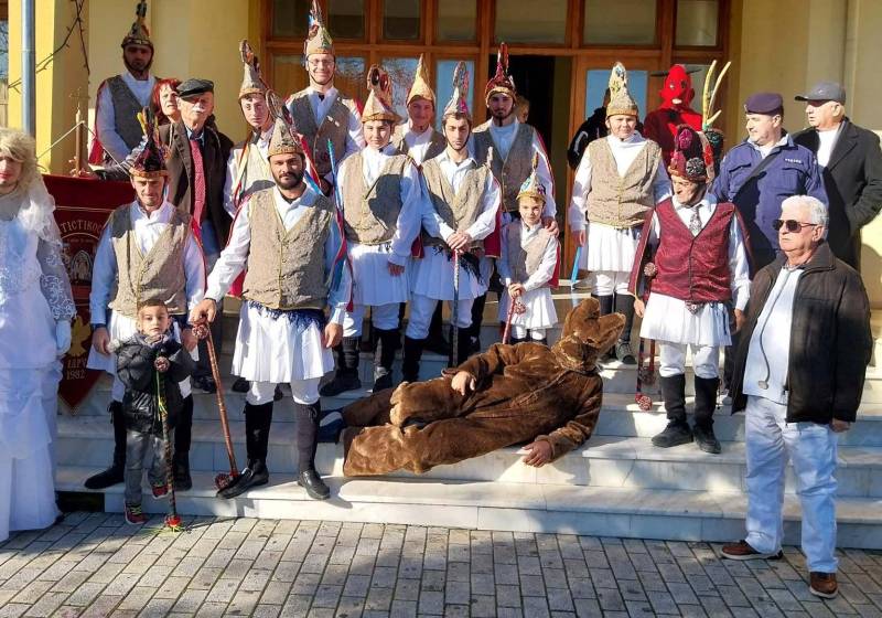 Αναβίωσε το έθιμο των Μωμόγερων στα Παλατίτσια