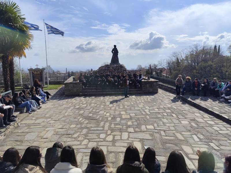 Μαθητές του ΓΕΛ Μελίκης σε ιστορικό περίπατο μνήμης στη Νάουσα