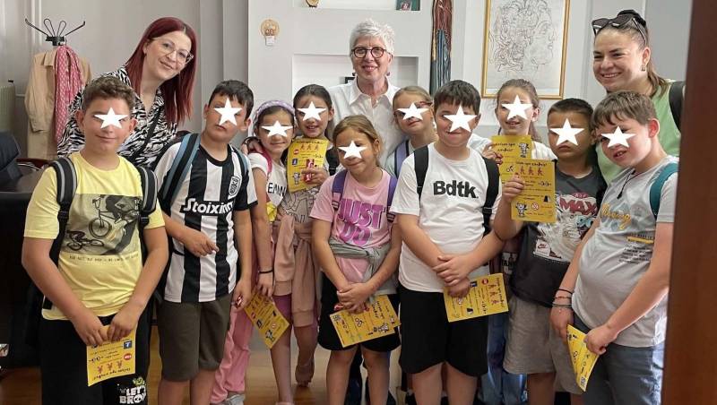 Μαθητές στη Διεύθυνση Πρωτοβάθμιας Εκπαίδευσης Ημαθίας με μήνυμα την οδική ασφάλεια