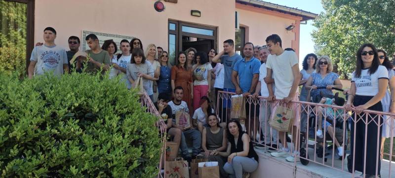 Με κουκλοθέατρο, τραγούδια και χαμόγελα αποχαιρέτησε τη σχολική χρονιά το ΕΕΕΕΚ Βέροιας