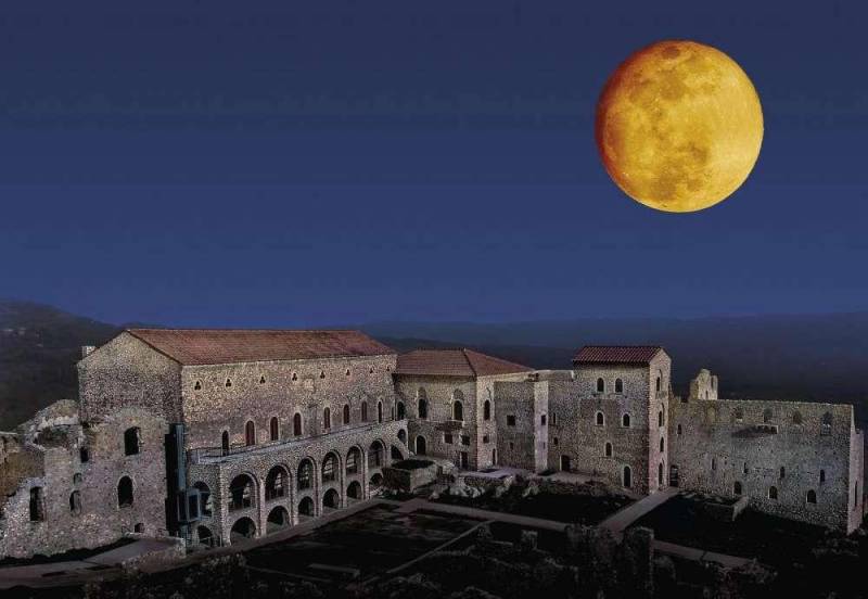 Πανσέληνος Αυγούστου στην Ημαθία: Μουσικές βραδιές σε Αιγές και Μίεζα – Ανοιχτά μέχρι τα μεσάνυχτα τα μουσεία της Βέροιας
