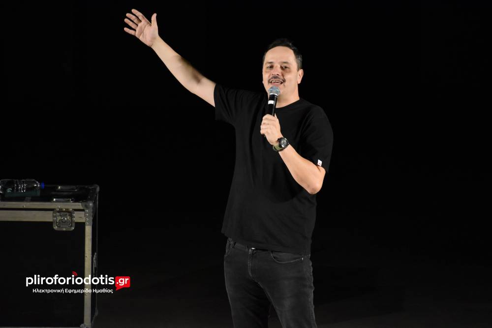 Ο Τσουβέλας «προσγειώθηκε» στη Βέροια και χάρισε 90 λεπτά ασταμάτητου γέλιου