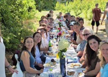 Αμερικανοί τουρίστες έγιναν αγρότες για λίγες ώρες στην Ημαθία