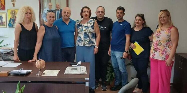 Κοτίδης: Συνάντηση με εργαζομένους της MERE μετά την αναστολή λειτουργίας των 11 καταστημάτων