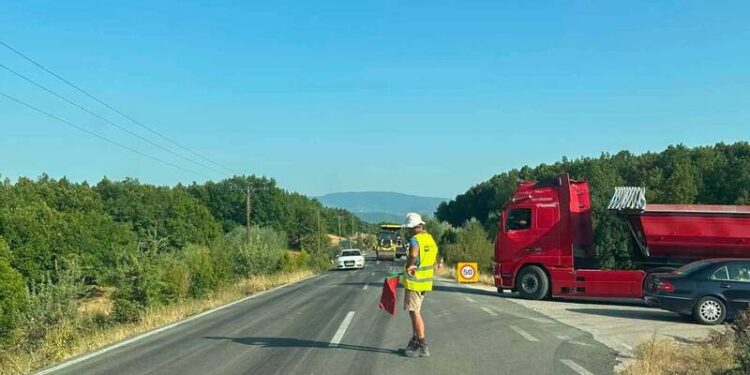Παρεμβάσεις στην επαρχιακή οδό Βέροιας – Σελίου: Αποκαθίστανται τα «σαμαράκια» και τέθηκαν σε λειτουργία 20 φωτιστικά