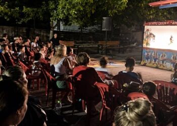Γιαννακοχώρι: Μικροί και μεγάλοι γέμισαν την παράσταση του Καραγκιόζη
