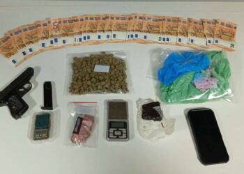 Ημαθία: Σύλληψη για ναρκωτικά και όπλα – Κατασχέθηκαν κάνναβη, replica πιστόλι και 1.700 ευρώ