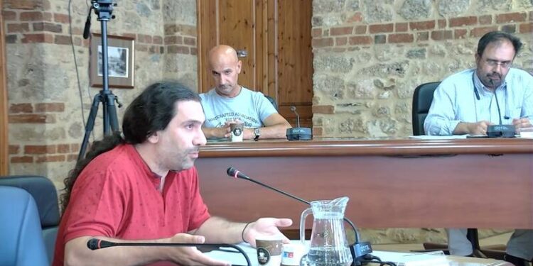 Βέροια: Από τις λακκούβες στα ποντίκια – Ο μακρύς κατάλογος Παλουκίδη στο Δημοτικό Συμβούλιο