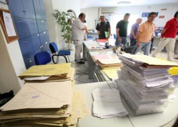 Χωρίς ασφάλιση λόγω οφειλών 330.000 ελεύθεροι επαγγελματίες – Πότε δικαιούνται βιβλιάριο ασθενείας