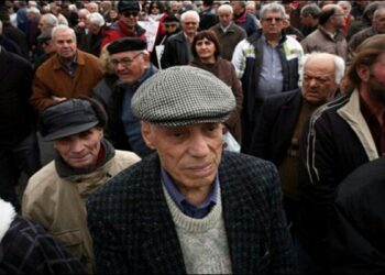 Εισήγηση για μείωση 5,2% στις επικουρικές συντάξεις