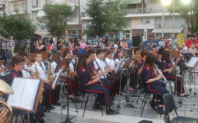 Κέρδισαν θερμό χειροκρότημα Bandina και Φιλαρμονική παίζοντας μουσική Ελλήνων συνθετών (φωτορεπορτάζ και video)