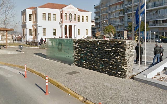 Βέροια: Στην δικαιοσύνη η κατασκευή του Ηρώου της Πλατείας Ωρολογίου