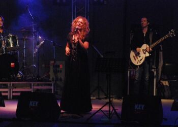 Τραγούδησε με το κοινό η Τσαλιγοπούλου (video)