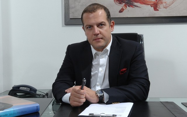 Ανοιχτή ρινοπλαστική συνδυάζει το τερπνόν μετά του ωφελίμου