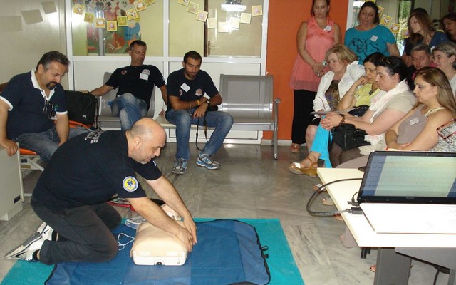 Σεμινάριο στην καρδιοπνευμονική αναζωογόνηση και στη σωστή χρήση αυτόματου εξωτερικού απινιδωτή διοργάνωσαν οι εργαζόμενοι στον ΕΟΠΥΥ Ημαθίας