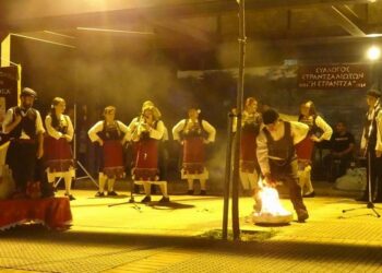 Η παράσταση «Αναβίωση του Αη-Γιάννη του Κλήδονα» στο Θερινό Δημοτικό Θέατρο Νάουσας