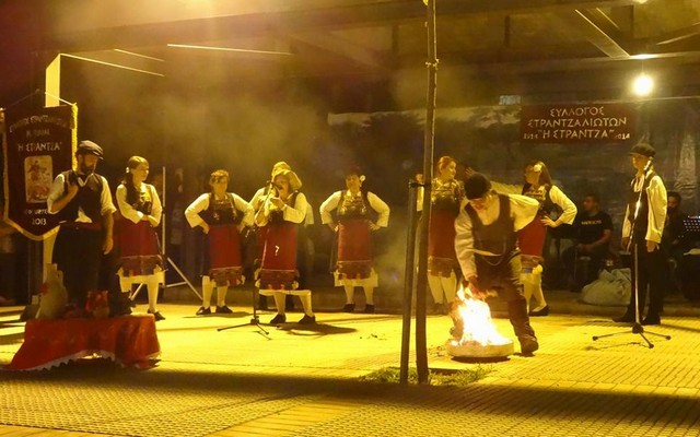 Η παράσταση «Αναβίωση του Αη-Γιάννη του Κλήδονα» στο Θερινό Δημοτικό Θέατρο Νάουσας