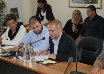 dimotiko naousa nea