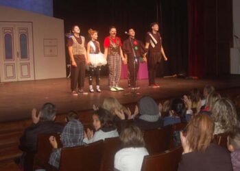 Επιτυχημένη η πρώτη παράσταση του ΔΗ.ΠΕ.ΘΕ «Σχολείο για κλόουν»