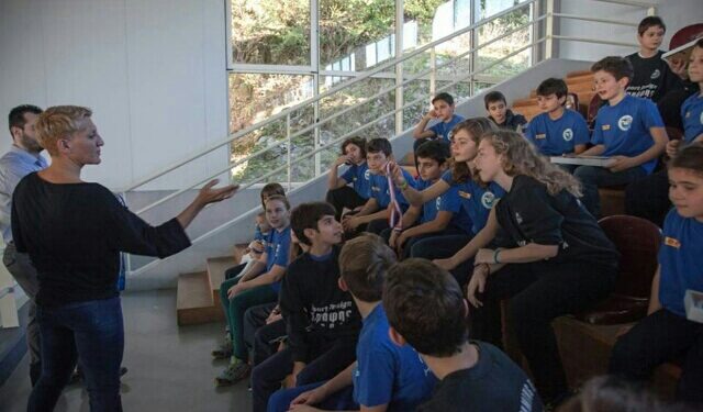 Η παγκόσμια πρωταθλήτρια κολύμβησης Γεωργία Χατζηγεωργίου στην Νάουσα, καλεσμένη του Πήγασου Ημαθίας