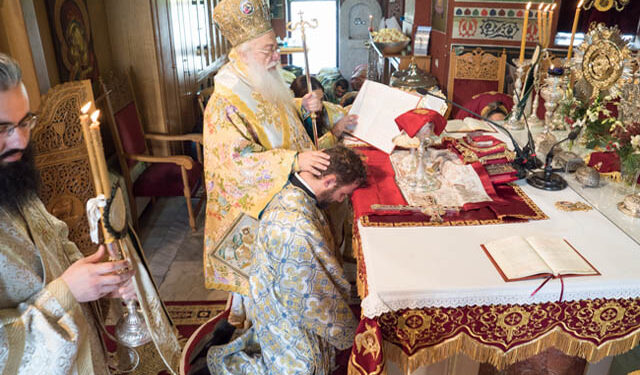 Χειροτονία διακόνου από τον Μητροπολίτη στην Αλεξάνδρεια