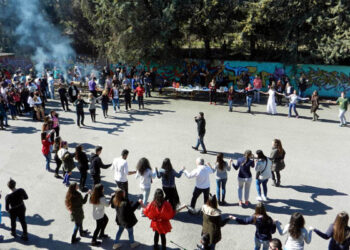 Αποκριάτικο γλέντι στην αυλή του 5ου Γενικού Λυκείου Βέροιας