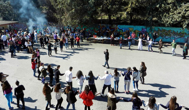 Αποκριάτικο γλέντι στην αυλή του 5ου Γενικού Λυκείου Βέροιας