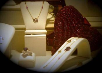 Χαρίστε ένα κόσμημα για τη γιορτή των ερωτευμένων