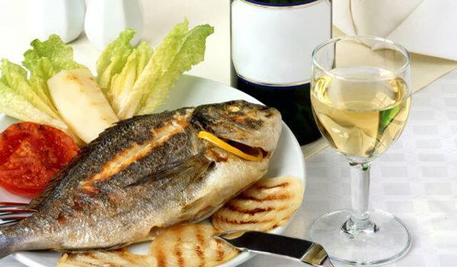 Ψάρι με κρασί
