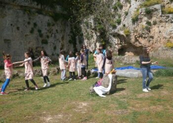 «Έναν περίπατο στο Νυμφαίο της Μίεζας» έκαναν μαθητές του Δημοτικού Σχολείου Στενημάχου