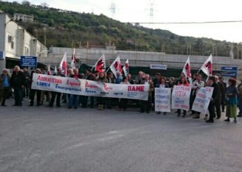 Αγωνιστική υποδοχή επιφύλαξε το ΠΑΜΕ στον Υπουργό Υγείας (βίντεο)