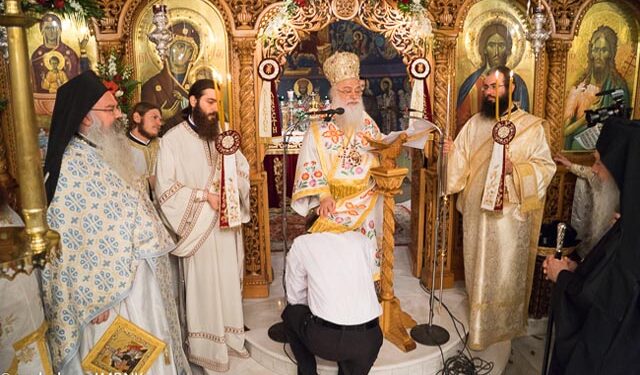Κουρά μοναχού στην ιερά μονή Παναγίας Δοβρά