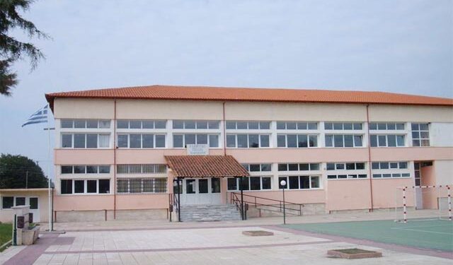 Ενημέρωση για θέματα πυρασφάλειας και αντισεισμικής προστασίας από την πυροσβεστική Βέροιας στο 2ο Δημοτικό Σχολείο Μακροχωρίου