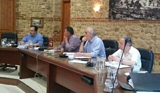 Προαστιακός, αγροτικά θέματα, τουρισμός, εκπαίδευση και λακκούβες στο Δημοτικό Συμβούλιο Βέροιας