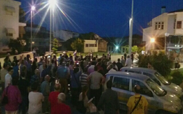 Επεισόδιο με αντιεξουσιαστές στην συγκέντρωση του Ναι – Έπεσαν ψιλές (video)