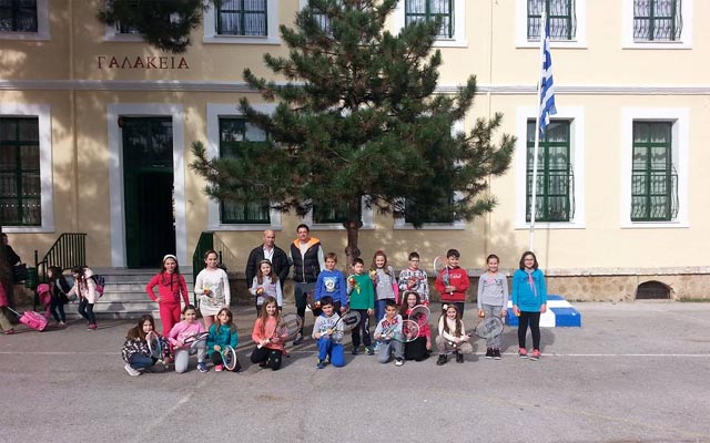 Μαθήματα τένις στο 3ο Δημοτικό Σχολείο Νάουσας