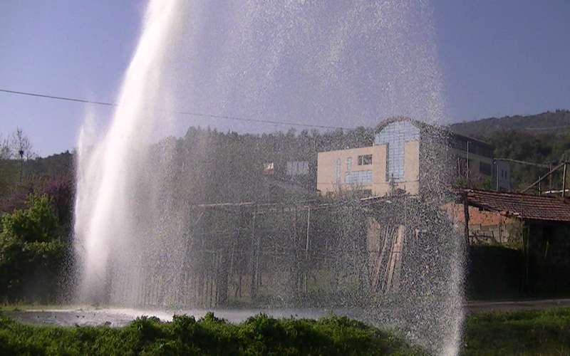 Έσπασε αγωγός πετρελαίου του στρατού έξω από την Βέροια