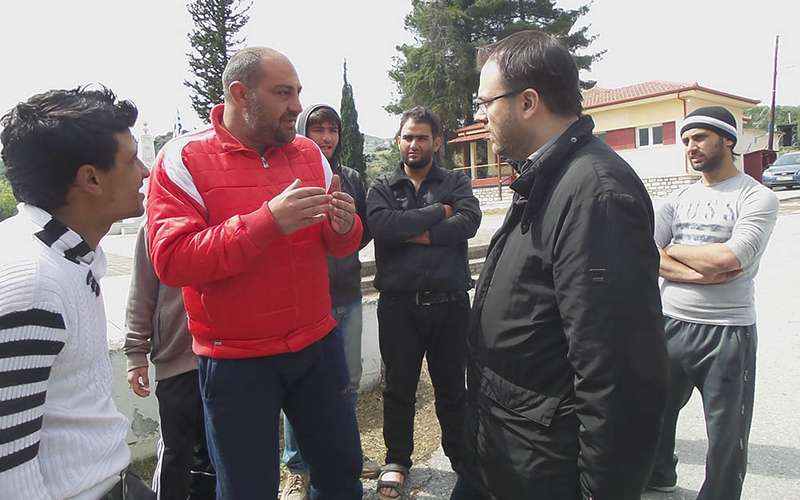 Καταδικάζει τα επεισόδια στις Βαρβάρες ο Θανάσης Θεοχαρόπουλος