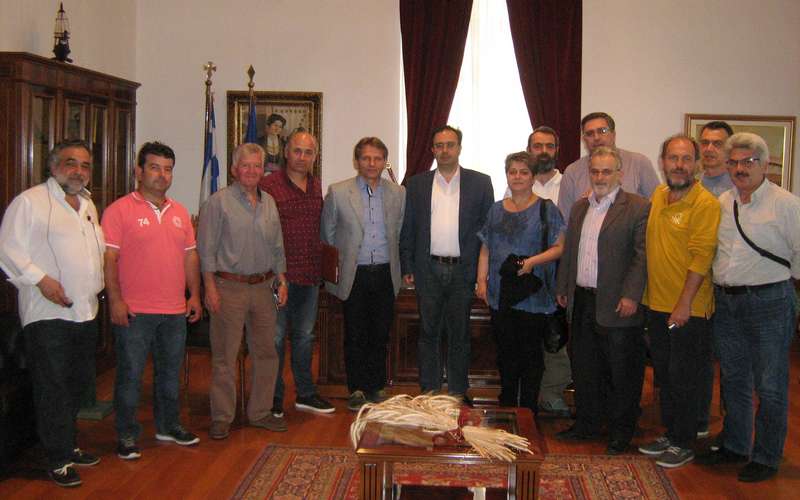 Οι εργαζόμενοι στην ΔΕΥΑ συγχαίρουν τον Παύλο Δραγκόλα