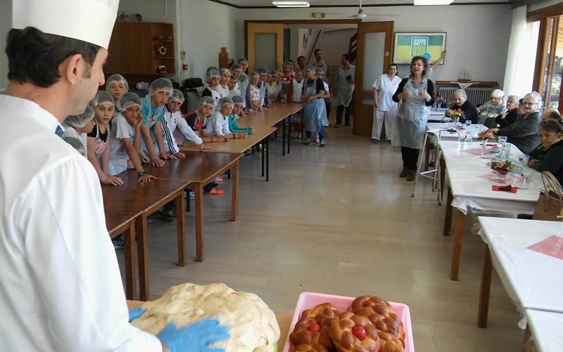 Άρωμα πασχαλινό στο γηροκομείο Νάουσας