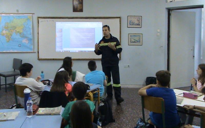 Επίδειξη της Πυροσβεστικής στο 7ο Δημοτικό Σχολείο Βέροιας
