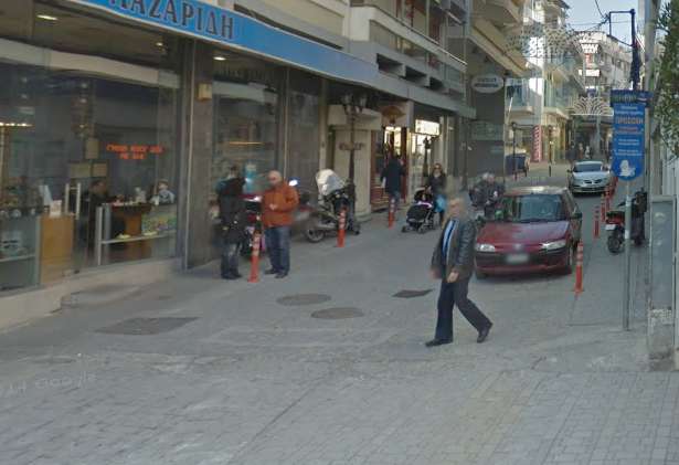 Θα ξηλώσει τις βυθιζόμενες μπάρες από τους πεζοδρόμους ο δήμος Βέροιας