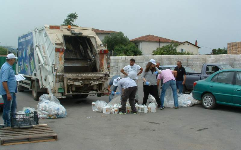 Βέροια: Πραγματοποιήθηκε η πρώτη συλλογή κενών συσκευασιών φυτοπροστατευτικών προϊόντων για το 2016