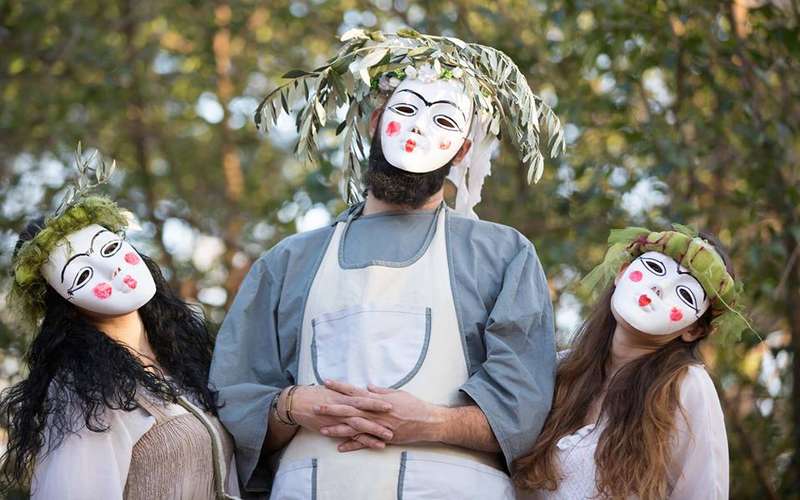 Η παράσταση “Ειρήνη” του Αριστοφάνη στο Εκκοκκιστήριο Ιδεών