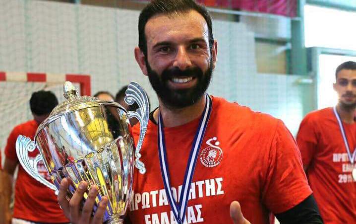 Ο Σάββας Καρυπίδης αφιέρωσε τον τίτλο στον πατέρα του κι απάντησε σε όσους μιλούσαν για «γερόντια»